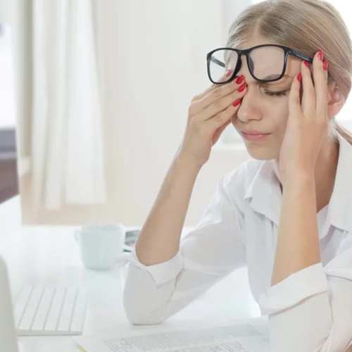 Μάτια και οθόνη υπολογιστή/κινητού: Πώς θα αποφύγουμε τα προβλήματα