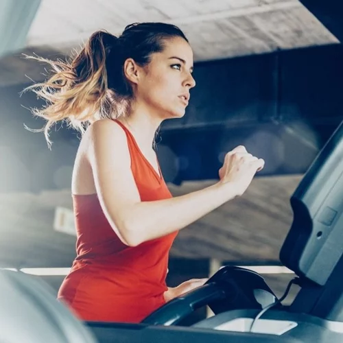 Διάδρομος: Ποιο είδος περπατήματος καίει περισσότερες θερμίδες - Και γιατί;