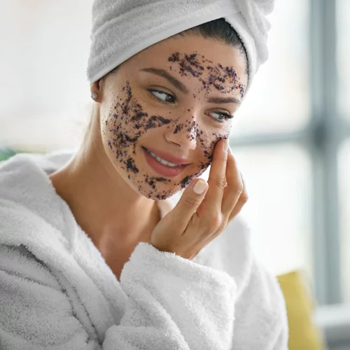 5 πούδρες καθαρισμού/απολέπισης για να δοκιμάσεις το viral skincare trend