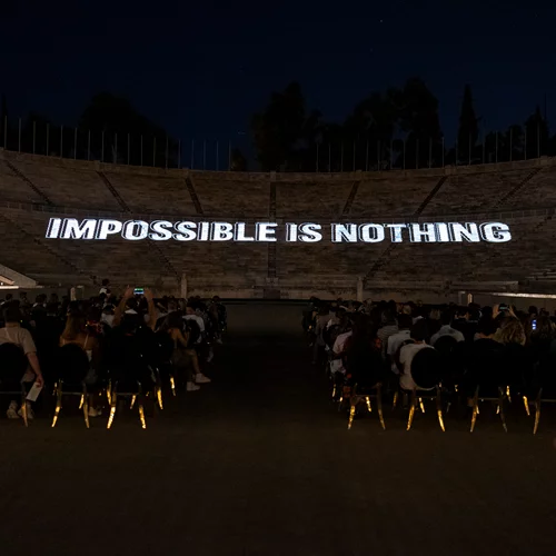 Το Παναθηναϊκό Στάδιο έλαμψε αναβιώνοντας την ιστορική στιγμή του Μαραθωνοδρόμου Κωνσταντίνου Γκελαούζου σε ένα μοναδικό 3D projection