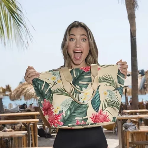 Οι τσάντες παραλίας και οι βαλίτσες που θα σου εξασφαλίσουν τις πιο stylish διακοπές