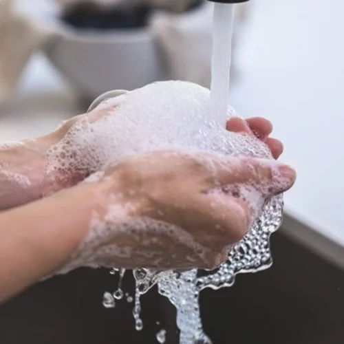 Η απλή κίνηση που προλαμβάνει έως και 50% τις νοσοκομειακές λοιμώξεις