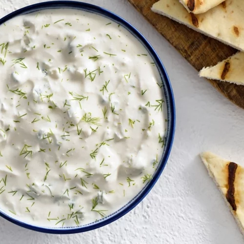 Έφαγες σκόρδο; Το φρούτο που "σβήνει" τη μυρωδιά από την αναπνοή