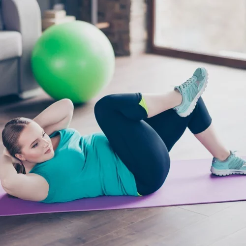 Σφιχτή κοιλιά μετά την εγκυμοσύνη; Δοκίμασε αυτή την άσκηση Pilates - είναι ιδανική ακόμη κι αν δεν έχεις γεννήσει!