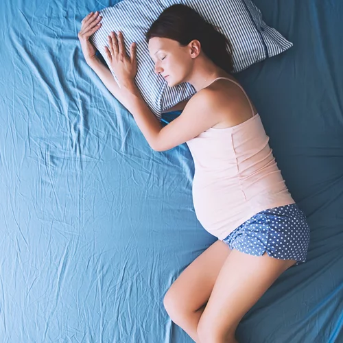 Τρίτο τρίμηνο εγκυμοσύνης: Τι να κάνεις για πόνους στην πλάτη, ανήσυχα πόδια και υπνική άπνοια