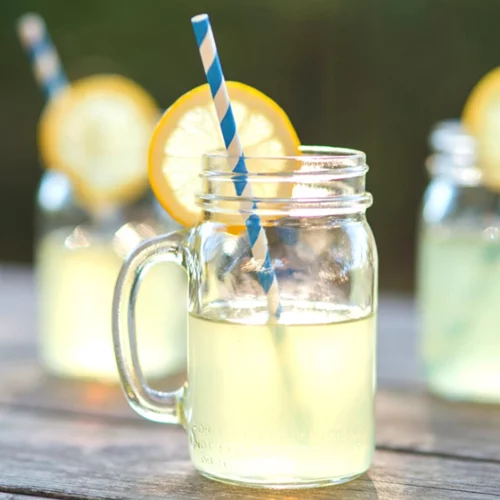 Σπιτική λεμονάδα με λίγες θερμίδες: Το τέλειο δροσιστικό ποτό για το καλοκαίρι