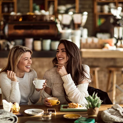 Όταν οι φίλοι απομακρύνονται: 5 τρόποι να αναθερμάνεις τη σχέση σου με την κολλητή σου