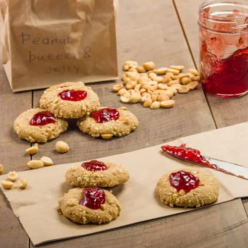 Κουλουράκια ολικής άλεσης με φιστικοβούτυρο, βρόμη και ελάχιστη ζάχαρη (και λίγη μαρμελάδα!)