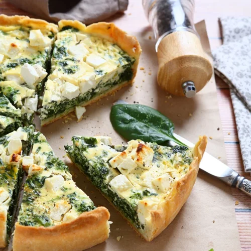 Light κις με σπανάκι, κρεμμύδι και φέτα