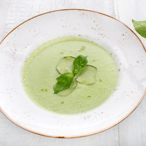 Καλοκαιρινή σούπα με τυρί κρέμα από την Αργυρώ