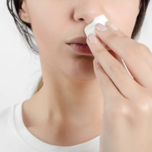 Προστασία από ιώσεις: Ο Θανάσης Ευθυμιάδης έγινε viral δείχνοντας πώς να καθαρίζουμε τη μύτη (vid)