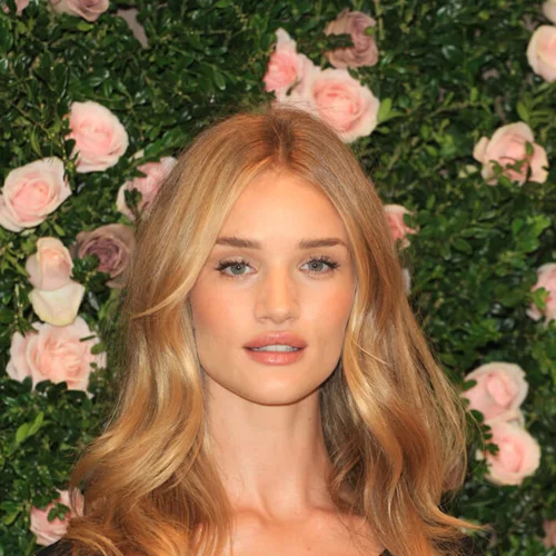 Μάθαμε την top άσκηση της Rosie Huntington - Whiteley για τονωμένα πόδια (και είναι πανεύκολη!)