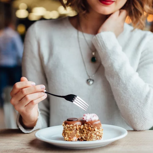Κάθε πότε είναι υγιεινό να τρώμε γλυκό; Πώς να τα εντάξω στη δίαιτα;