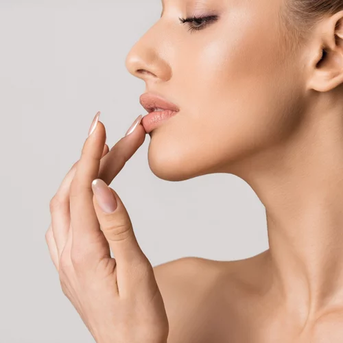 Φτιάξε μόνη σου τα πιο εύκολα lip scrubs για εξαιρετικά μεταξένια χείλη