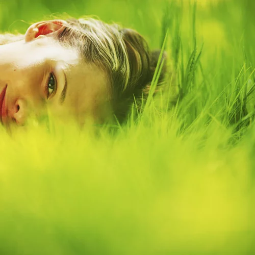 Ντομάτα για την ακμή &amp; ζάχαρη για το λόξιγκα; 7 εναλλακτικές θεραπείες που πιάνουν!