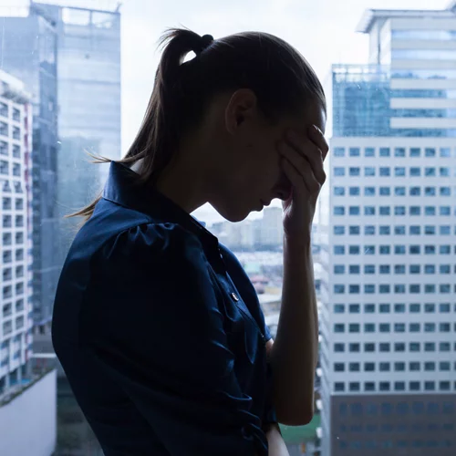 8 φυσικές λύσεις για τον πονοκέφαλο και την ημικρανία