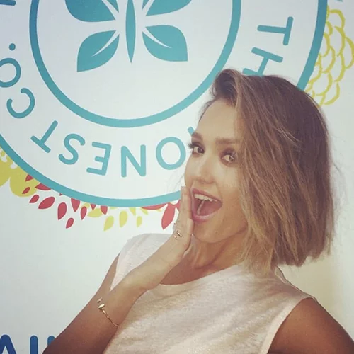Βίντεο μακιγιάζ: Η Jessica Alba κάνει το μακιγιάζ της σε 5'