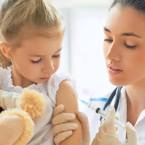 Τα κενά στον εμβολιασμό οδηγούν σε επιδημίες ιλαράς: Σε ποιες χώρες είχαμε κρούσματα