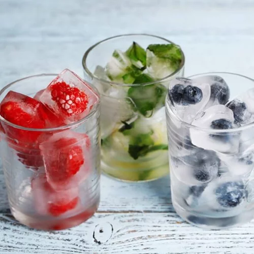 Πώς θα πίνω πολύ νερό; 5 έξυπνοι τρόποι να το κάνεις... νόστιμο!