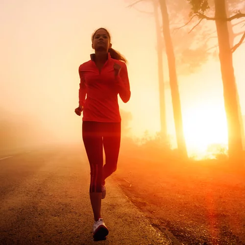 Κάνε την πιο fun διαλειμματική προπόνηση ΕΤΣΙ (Βρήκαμε τα 10 τραγούδια που θα σε κάνουν να γυμναστείς!)