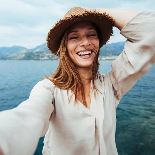 Πώς θα βγάλεις την τέλεια selfie; Οι συμβουλές της beauty expert