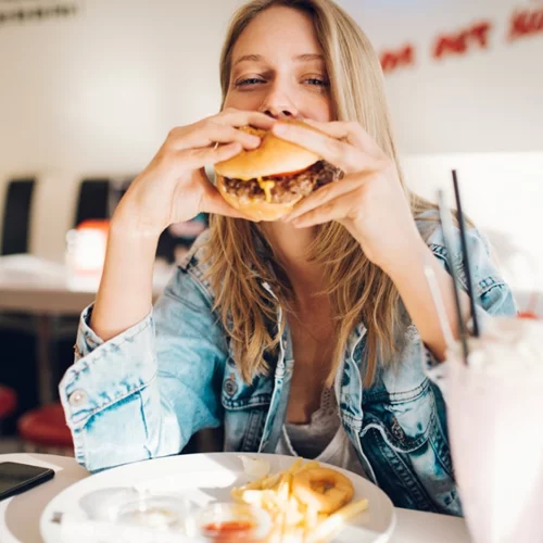 Γιατί πρέπει να σταματήσεις να τρως junk food σήμερα κιόλας;