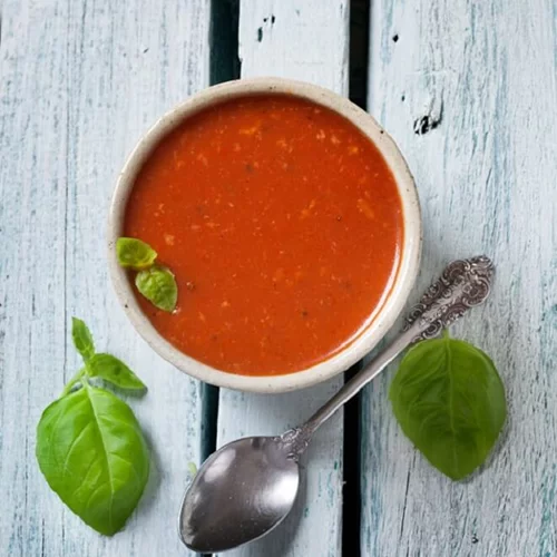 Ντοματόσουπα ή ομελέτα με σπανάκι; Καλοκαιρινές vegan συνταγές για απώλεια βάρους