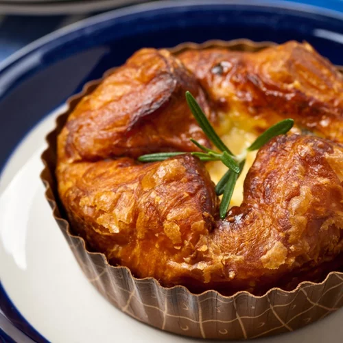 Ατομικά σουφλέ με μπρόκολο και τσένταρ (έτσι θα φάνε μπρόκολο και τα παιδιά)