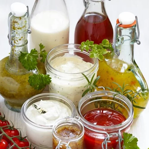 Οι θερμίδες των πιο διάσημων ντρέσινγκ σαλάτας! Τις ήξερες;