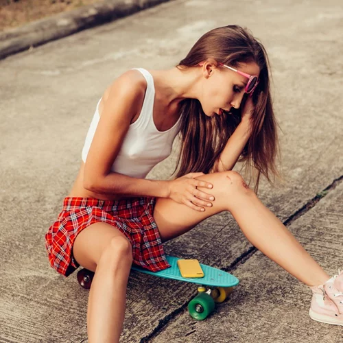 Πώς φεύγουν οι μελανιές από το δέρμα και το σώμα γρηγορότερα (και πώς προκαλούνται!)