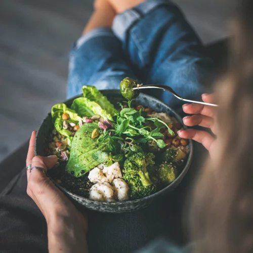 Δυσκολεύεσαι να χάσεις βάρος; Μήπως «φταίει» η σχέση με τον εαυτό σου ή τους άλλους;