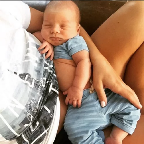 Οι 6 εβδομάδες μετά τον τοκετό και όσα ΝΤΡΕΠΕΣΑΙ να ρωτήσεις (το στήθος, οι κολπικές εκκρίσεις, η κοιλιά, η δυσκοιλιότητα)