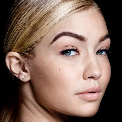 Πώς να τονίσω τα φρύδια μου: Μολύβι, σκόνη ή τζελ; Τι πρέπει να χρησιμοποιείς;