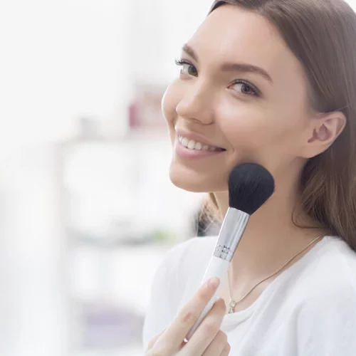 9 μυστικά μακιγιάζ από top make up artists (αραίωσε το make-up ή βάλε ρούζ πριν την bb!)