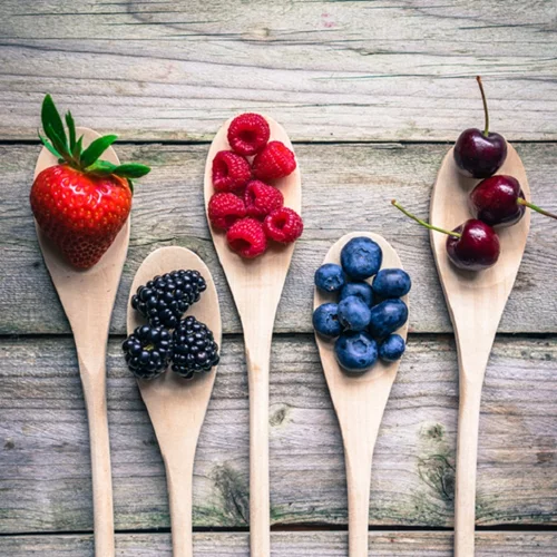 Τα 12 φρούτα και λαχανικά που βοηθούν να χάσεις βάρος