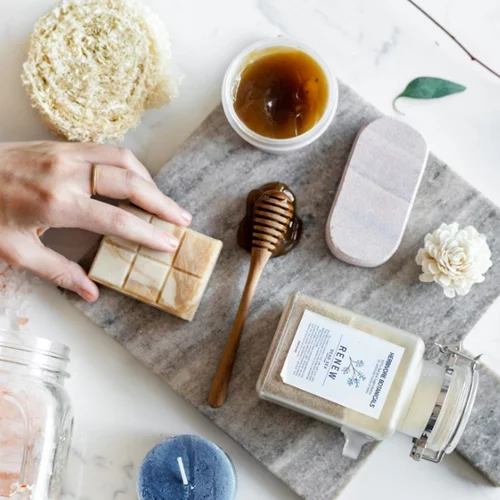 Πώς να φτιάξω καλλυντικά μόνη μου; Η beauty editor μάς δίνει τα 3 εύκολα βήματα!