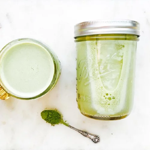 Τσάι και σκόνη μάτσα: Τι οφέλη έχει, πώς βοηθά υγεία και αδυνάτισμα