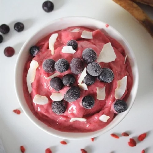 Ένα λαχταριστό smoothie bowl για να ξεκινήσεις σωστά την ημέρα σου