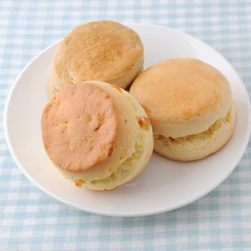 Μπισκότα με βουτυρόγαλα και τρία μόνο υλικά (δες πώς θα φτιάξεις βουτυρόγαλα!)