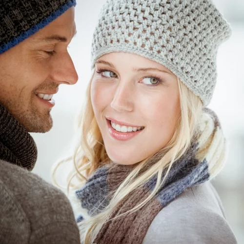 Γιατί κολλάς την ίωση του συντρόφου σου (ακόμα και όταν κοιμάσαι στον καναπέ)