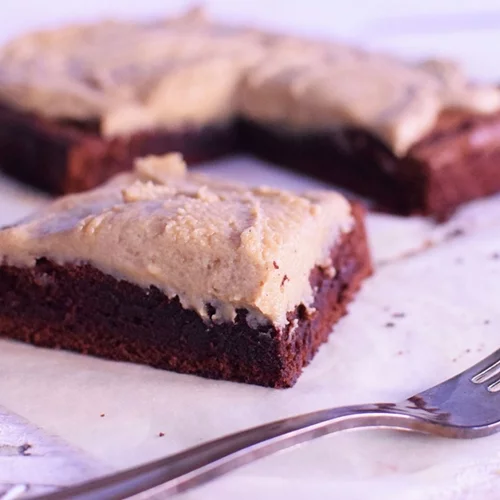 Νηστίσιμο μπράουνις με ταχίνι από τον Cool Artisan Γαβριήλ Νικολαίδη