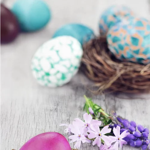 Πασχαλινά αυγά Μίνιονς για τα παιδιά και αυγά- μωσαϊκό για τους γονείς