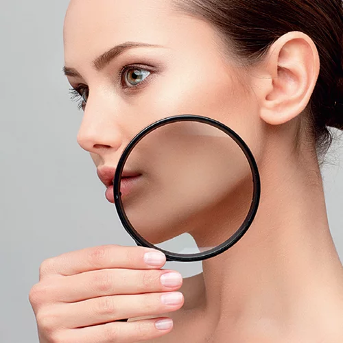 9 συνήθειες που σε κάνουν να δείχνεις μεγαλύτερη