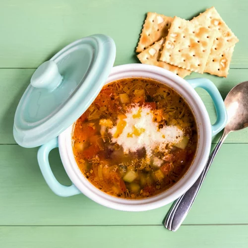 Νέα έρευνα: Οι Έλληνες έκοψαν το φαγητό απ' έξω! Ποια τρόφιμα είναι πλέον τα αγαπημένα τους;