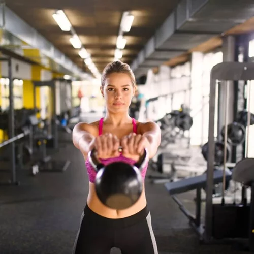 Άρση θανάτου με kettlebell: Η παραλλαγή που θα γυμνάσει κάθε μυ του σώματός σου