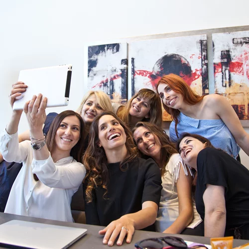 (Βίντεο-Φωτό) Γνώρισε την ΟΜΑΔΑ ΤΟΥ SHAPE.GR (και δες την Έφη Βράκα να μας βάζει σε πρόγραμμα)