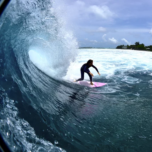 Η Έφη Βράκα σε μυεί στη φιλοσοφία των surfers! (μπορείς να το κάνεις στην Ελλάδα;)