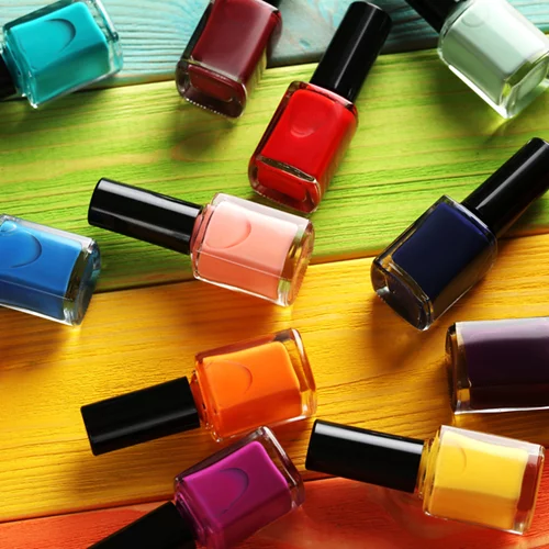 Ξόδεψε 12 ώρες για να βάψει τα νύχια της με 100 στρώσεις βερνίκι! Δες το βίντεο που έγινε viral!