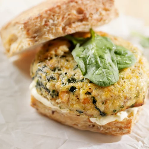 Φτιάξε τα δικά σου μπιφτέκια σολομού με 109 θερμίδες