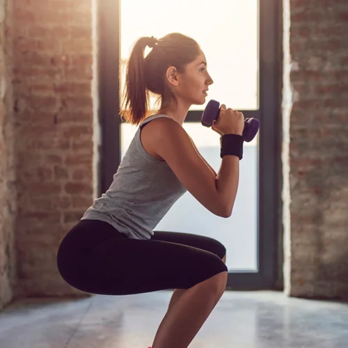 Τέλειοι γλουτοί σε 8 λεπτά; Αυτή είναι η άσκηση που μπορούμε να βάλουμε στο πρόγραμμά μας